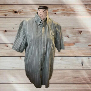 DOCKERS SIZE MEDIUM ( 15/15 1/2) buttons down shirt